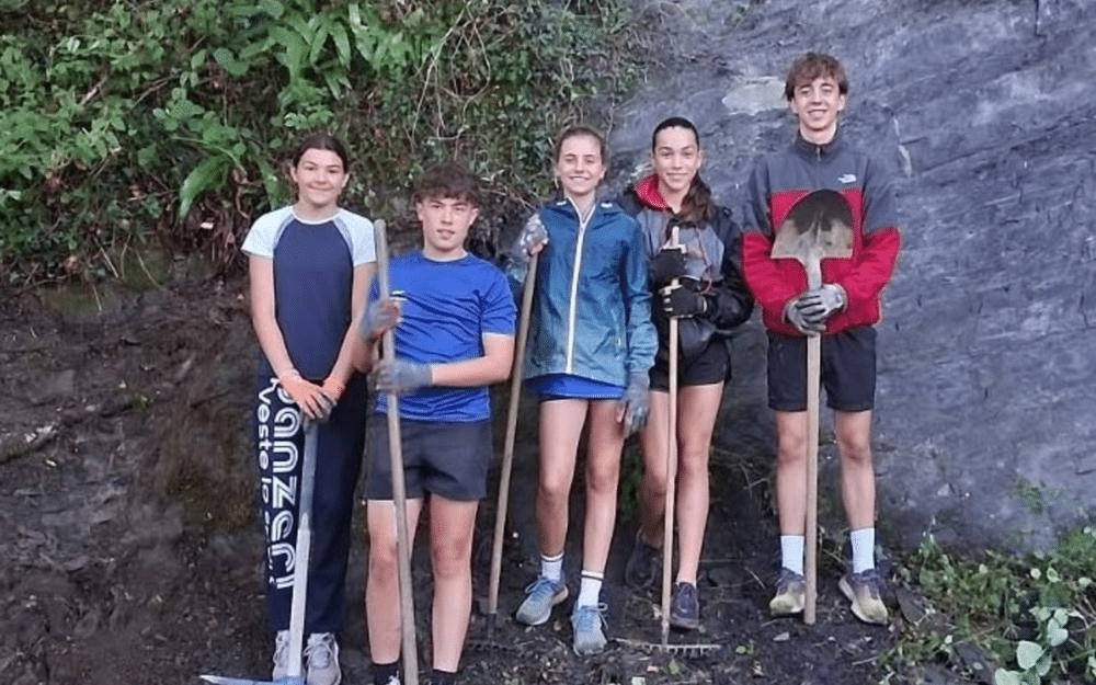 Les jeunes prennent le relais pour aménager la colline aux enfants