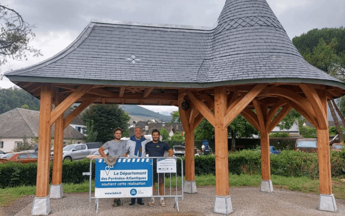 Un kiosque remarquable a vu le jour au centre du village