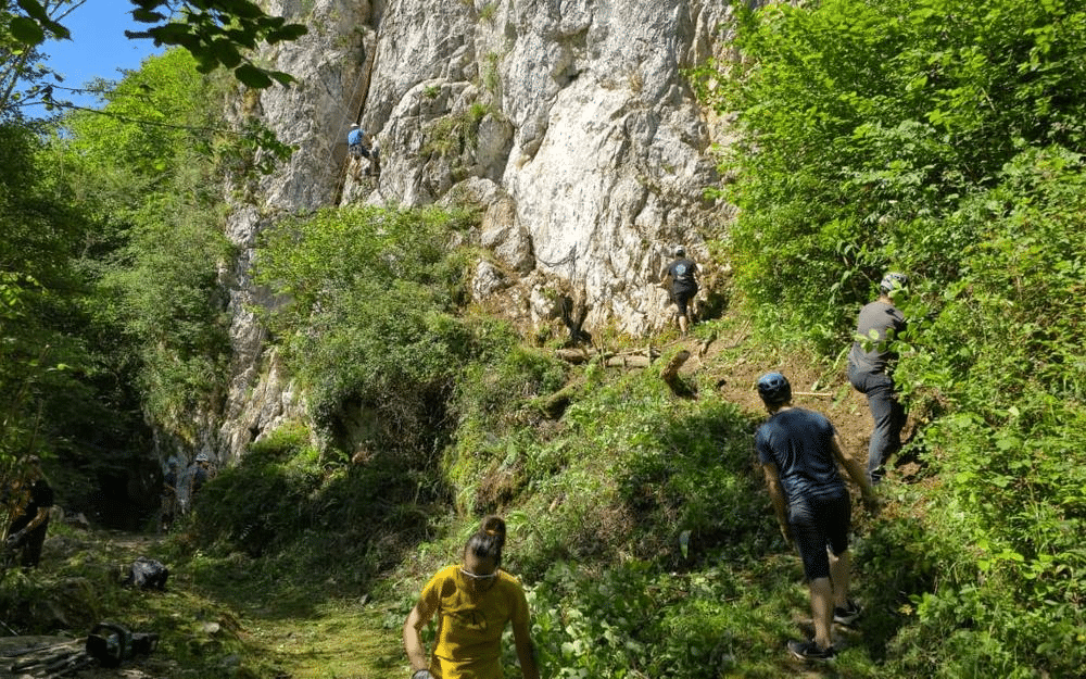  Les falaises nettoyées par les bénévoles