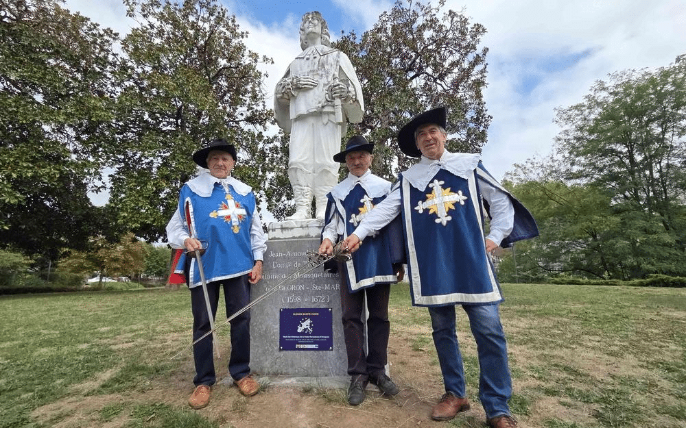 Ils se donnent pour mission de remettre les mousquetaires au centre du Béarn